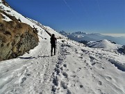 48 Per la discesa scendiamo seguendo la strada provinciale N. 48-BG del Passo San Marco ...ancora ben innevata